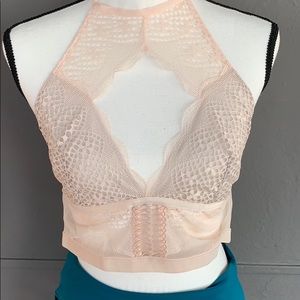 High neck with v opening bralette